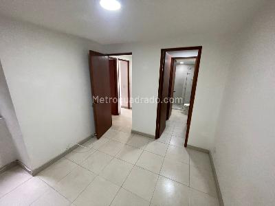 Apartamento de 3 alcobas en arriendo en Los Alpes, Medellín, 79 m² · foto 13 de 16