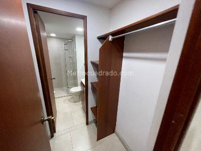 Apartamento de 3 alcobas en arriendo en Los Alpes, Medellín, 79 m² · foto 15 de 16