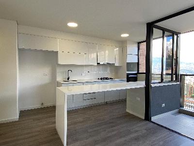 Apartamento en arriendo en Lalinde, Medellín · foto 2 de 20