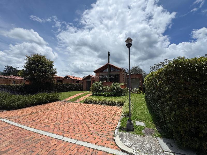 Country Home with Green Space in El Retiro