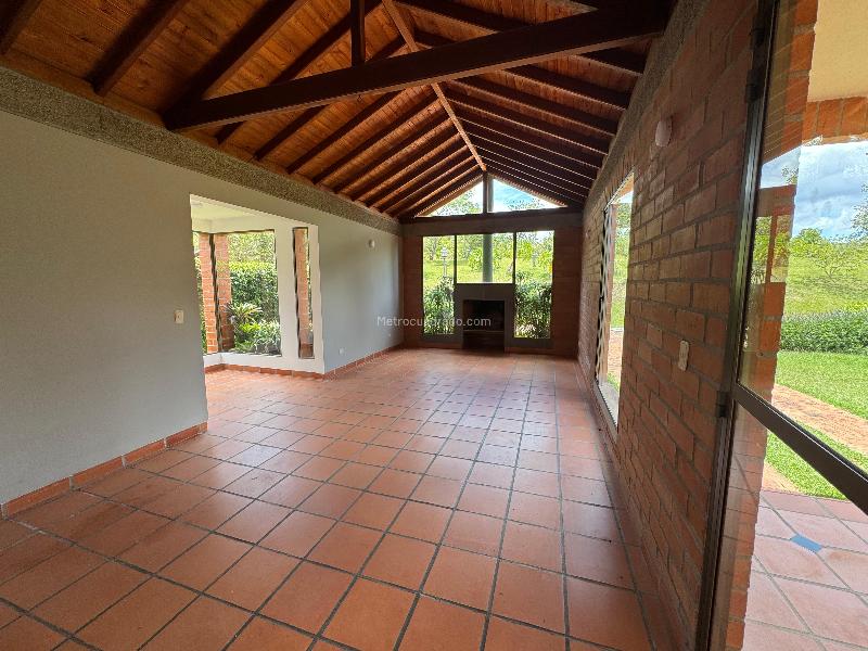 Country Home with Green Space in El Retiro - 2