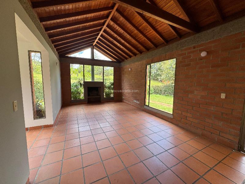 Country Home with Green Space in El Retiro - 3