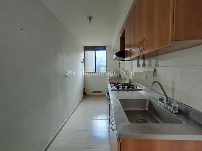 Apartamento de 3 alcobas en venta en Loma De Los Parras, Medellín, 74 m² · foto 8 de 20
