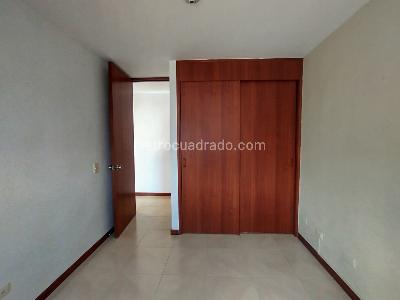Apartamento de 3 alcobas en venta en Loma De Los Parras, Medellín, 74 m² · foto 11 de 20