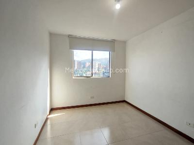 Apartamento de 3 alcobas en venta en Loma De Los Parras, Medellín, 74 m² · foto 12 de 20