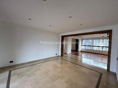 Apartamento de 3 alcobas en arriendo en Los Balsos, Medellín, 226 m² · foto 3 de 20