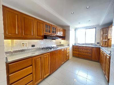 Apartamento de 3 alcobas en arriendo en Los Balsos, Medellín, 226 m² · foto 5 de 20