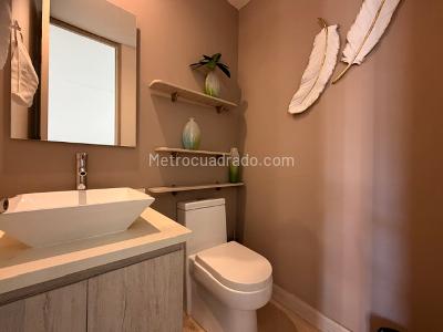 Apartamento de 2 alcobas en venta en Lalinde, Medellín, 99 m² · foto 2 de 16