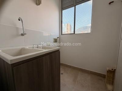 Apartamento de 2 alcobas en venta en Lalinde, Medellín, 99 m² · foto 7 de 16