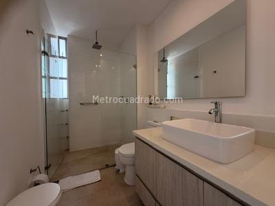 Apartamento de 2 alcobas en venta en Lalinde, Medellín, 99 m² · foto 14 de 16