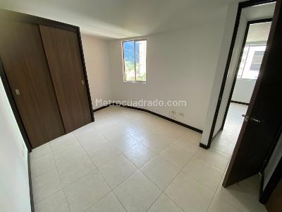 Apartamento de 3 alcobas en venta en San Jose, Sabaneta, 73 m² · foto 13 de 20
