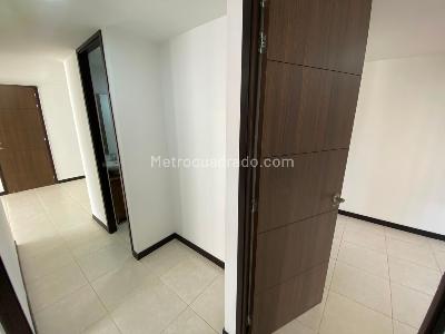 Apartamento de 3 alcobas en venta en San Jose, Sabaneta, 73 m² · foto 17 de 20