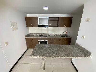 Apartamento de 3 alcobas en venta en San Jose, Sabaneta, 73 m² · foto 2 de 20