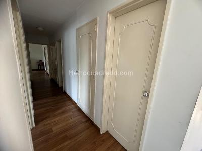 Apartamento de 4 alcobas en arriendo en Manila, Medellín, 230 m² · foto 16 de 20