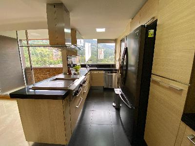 Apartamento de 3 alcobas en arriendo en Los Gonzalez, Medellín, 185 m² · foto 7 de 20