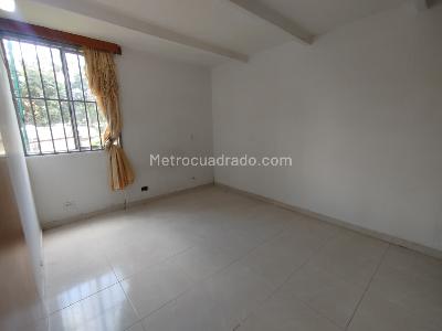 Apartamento de 2 alcobas en arriendo en Loma Del Indio, Medellín, 70 m² · foto 10 de 15