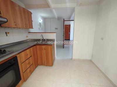 Apartamento de 2 alcobas en arriendo en Loma Del Indio, Medellín, 70 m² · foto 2 de 15