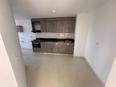 Apartamento en arriendo en El Portal, Envigado · foto 2 de 15