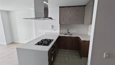 Apartamento en arriendo en San Antonio Norte, Bogotá · foto 3 de 16