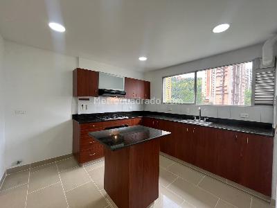 Apartamento de 2 alcobas en arriendo en Castropol, Medellín, 98 m² · foto 2 de 20