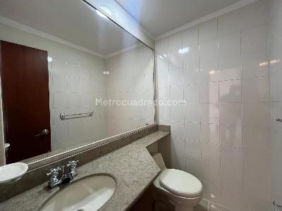 Apartamento de 2 alcobas en arriendo en Castropol, Medellín, 98 m² · foto 7 de 20