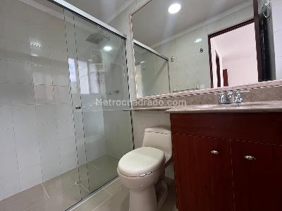 Apartamento de 2 alcobas en arriendo en Castropol, Medellín, 98 m² · foto 17 de 20
