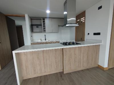 Apartamento de 3 alcobas en arriendo en Loma Del Indio, Medellín, 77 m² · foto 2 de 19