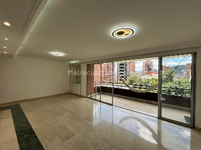 Apartamento de 3 alcobas en venta en Los Parra, Medellín, 150 m² · foto 2 de 20