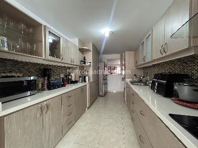 Apartamento de 3 alcobas en venta en Laureles, Medellín, 141 m² · foto 10 de 20