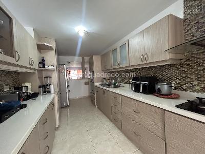 Apartamento de 3 alcobas en venta en Laureles, Medellín, 141 m² · foto 11 de 20