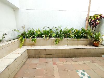 Casa de 5 alcobas en arriendo en El Nogal- Los Almendros, Medellín, 225 m² · foto 2 de 20