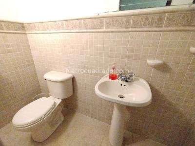 Casa de 5 alcobas en arriendo en El Nogal- Los Almendros, Medellín, 225 m² · foto 3 de 20