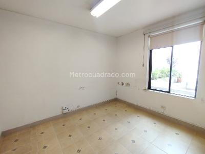 Casa de 5 alcobas en arriendo en El Nogal- Los Almendros, Medellín, 225 m² · foto 6 de 20