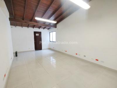 Casa de 5 alcobas en arriendo en El Nogal- Los Almendros, Medellín, 225 m² · foto 13 de 20