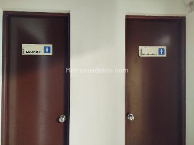 Casa de 5 alcobas en arriendo en El Nogal- Los Almendros, Medellín, 225 m² · foto 16 de 20