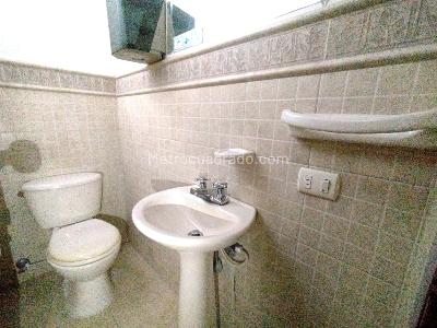 Casa de 5 alcobas en arriendo en El Nogal- Los Almendros, Medellín, 225 m² · foto 18 de 20