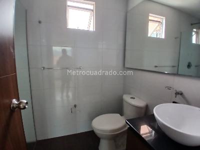 Apartamento de 4 alcobas en arriendo en Laureles, Medellín, 104 m² · foto 5 de 18