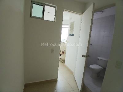 Apartamento de 4 alcobas en arriendo en Laureles, Medellín, 104 m² · foto 9 de 18