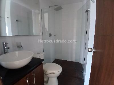 Apartamento de 4 alcobas en arriendo en Laureles, Medellín, 104 m² · foto 16 de 18