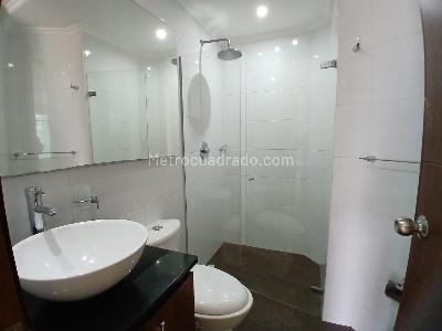 Apartamento de 4 alcobas en arriendo en Laureles, Medellín, 104 m² · foto 16 de 18