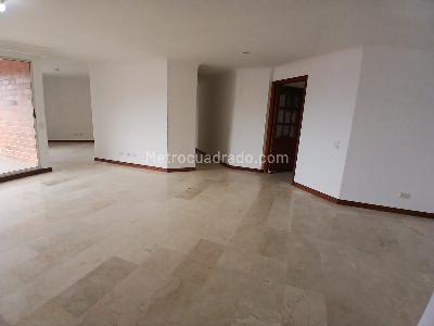 Apartamento de 4 alcobas en arriendo en Laureles, Medellín, 180 m² · foto 2 de 20