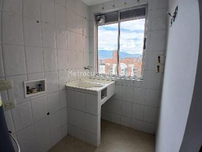 Apartamento de 4 alcobas en arriendo en Laureles, Medellín, 180 m² · foto 19 de 20