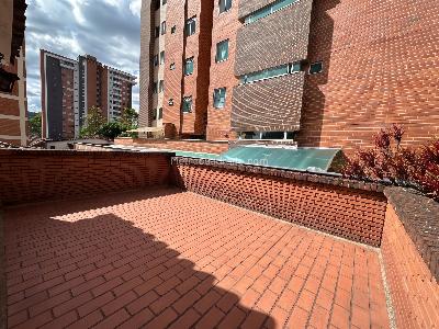 Casa de 5 alcobas en arriendo en Zuñiga, Envigado, 400 m² · foto 9 de 12