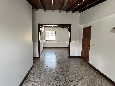 Apartamento en arriendo en Los Colores, Medellín · foto 5 de 16