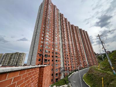 Apartamento en venta en Calasanz Parte Alta, Medellín · foto 2 de 13