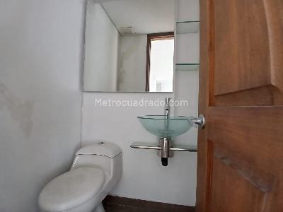 Apartamento de 3 alcobas en arriendo en Laureles, Medellín, 90 m² · foto 3 de 15