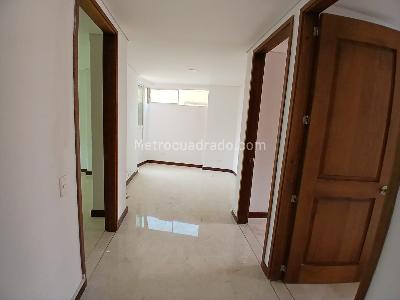 Apartamento de 3 alcobas en arriendo en Laureles, Medellín, 90 m² · foto 4 de 15