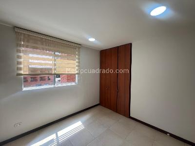 Apartamento en arriendo en Castropol, Medellín · foto 13 de 20