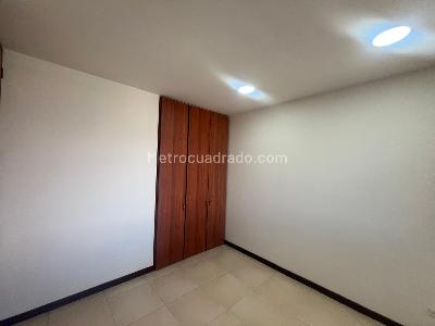 Apartamento en arriendo en Castropol, Medellín · foto 15 de 20