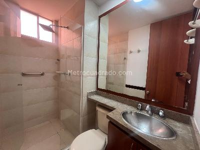 Apartamento en arriendo en Castropol, Medellín · foto 17 de 20
